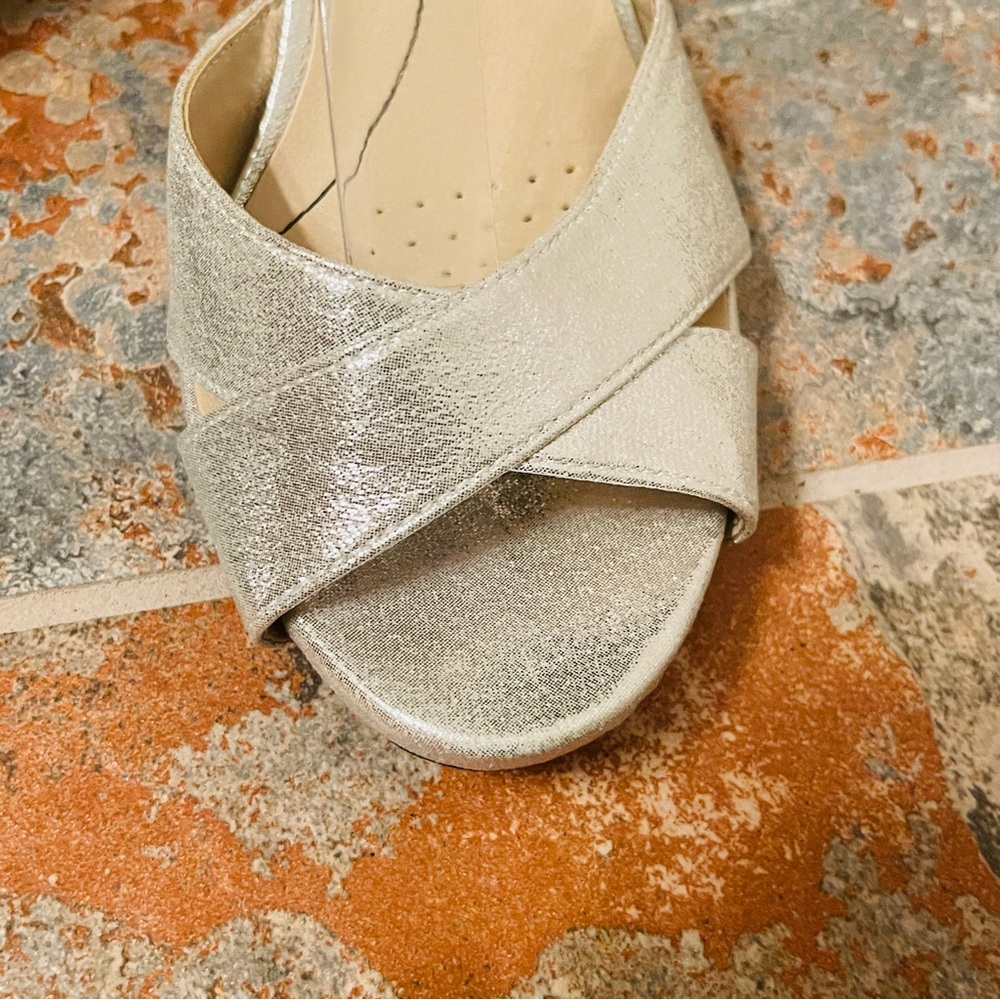 🦌Flashy Sassy Metallic Peep Toe D’Orsay Style Silver Party Heels by LifeStride! - Picture 2 of 15
